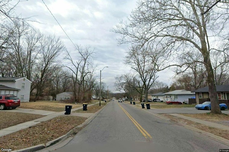 Man in White Van Tries to Lure Kansas City Girl With Candy Near Eastwood Hills