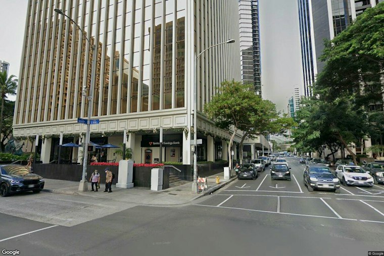 Man Points Knife From Bishop Street Window, Threatens To Kill Security Guards