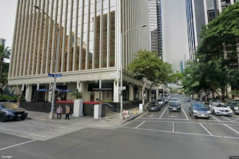 Man Points Knife From Bishop Street Window, Threatens To Kill Security Guards