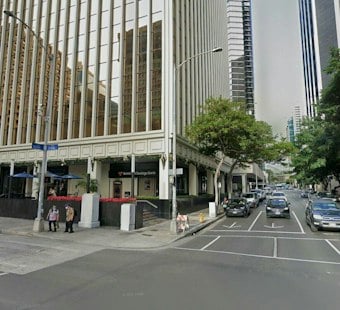 Man Points Knife From Bishop Street Window, Threatens To Kill Security Guards