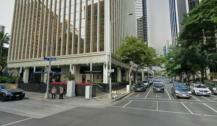 Man Points Knife From Bishop Street Window, Threatens To Kill Security Guards
