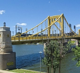 Man Pulled From Allegheny River Near Downtown Bridges Dies at Hospital