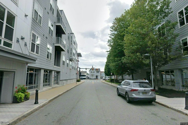 Man Shot in Abdomen on Everett's Bowdoin Street Before Dawn Sunday