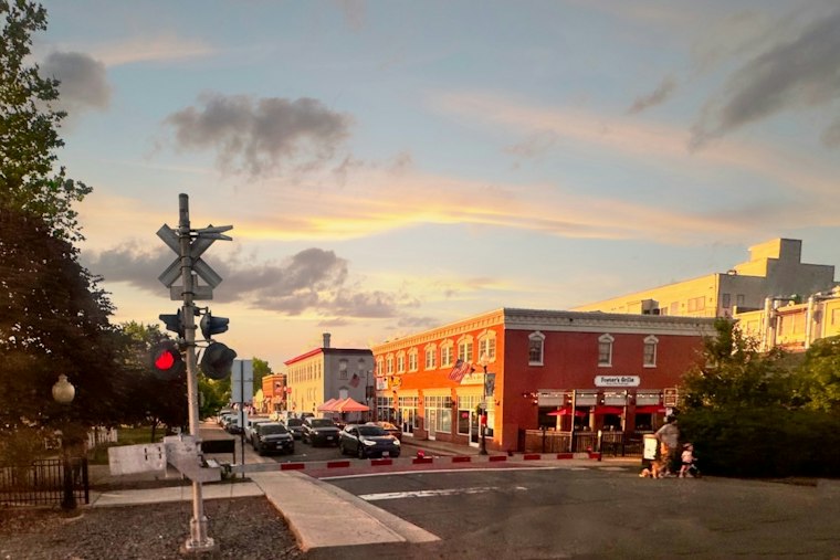 Manassas Fall Jubilee Turns 43, Brings Chainsaw Carving and Cinderella Downtown