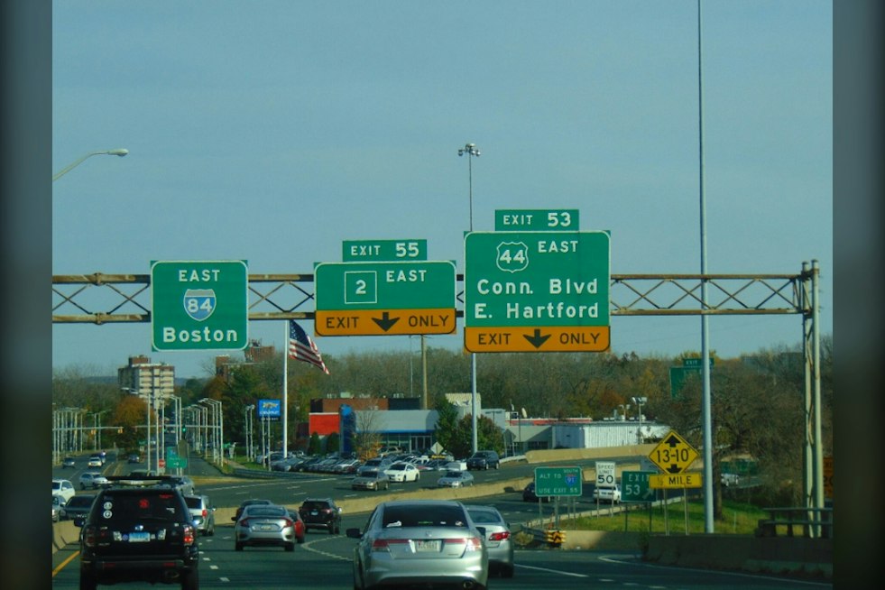 Manchester Man, 55, Dies After I-84 Rollover in East Hartford, Cause Still Unclear