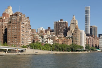 Manhattan Listings Vanish 10.7% as Deals Climb and Prices Hit Record $1.25M