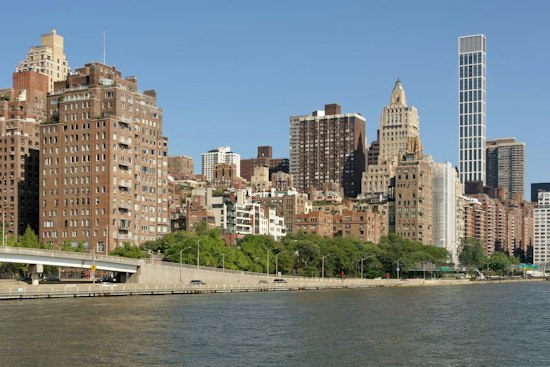 Manhattan Listings Vanish 10.7% as Deals Climb and Prices Hit Record $1.25M