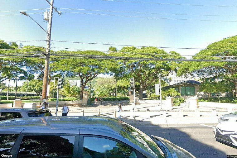 Mānoa Lawn Turns Into Reggae Block Party Ahead of UH Homecoming Showdown