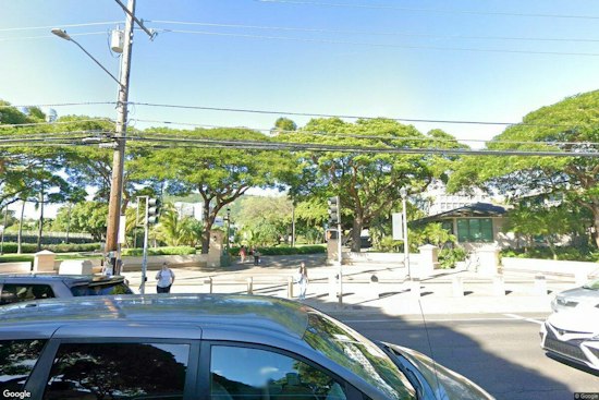 Mānoa Lawn Turns Into Reggae Block Party Ahead of UH Homecoming Showdown