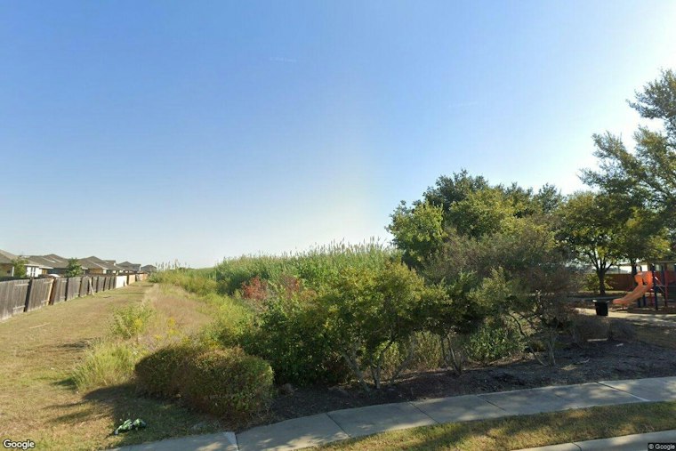 Manor Families Flee as Pecangate Way Brush Fire Spreads, Officials Suspect Arson