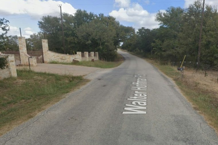Masked Man In Black Dodge Durango Fakes Traffic Stops Near Bastrop, Steals From Drivers