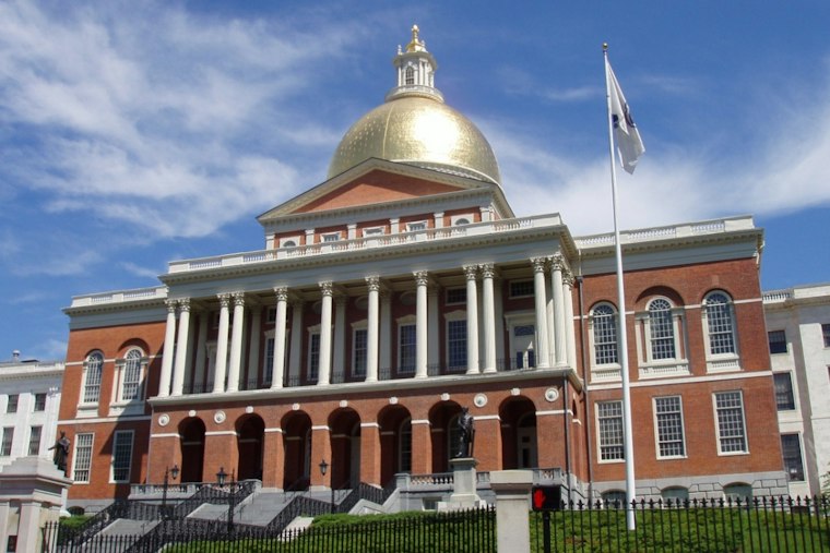 Massachusetts Bill Targets Drivers Who Livestream Behind the Wheel
