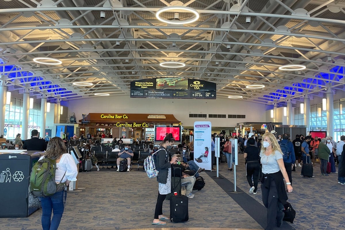 Mellow Mushroom Lands at Charlotte Airport With a Bar and Breakfast