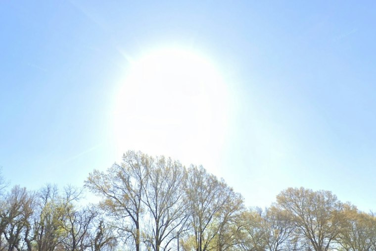Memphis Roasts in 90-Degree Heat Before Fall Crashes In Friday