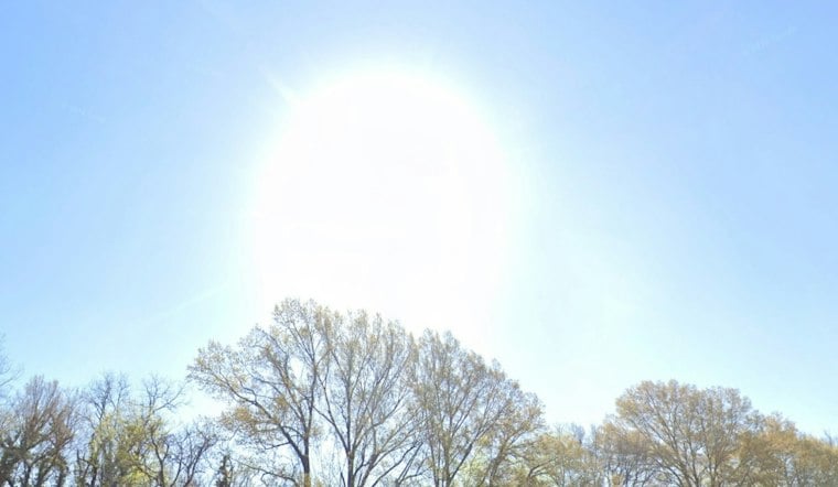 Memphis Roasts in 90-Degree Heat Before Fall Crashes In Friday