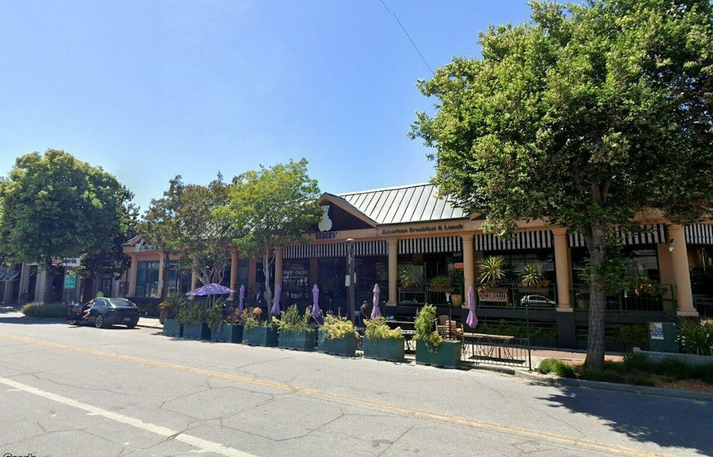 Menlo Park Council Flips Toward Reopening Santa Cruz Avenue to Cars