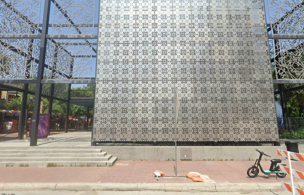 Mercado/Material brings neighborhood commerce into Centro de Artes
