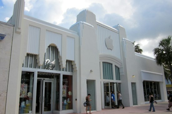 Miami Beach Shoppers Camp Out on Lincoln Road for $1,999 Foldable iPhone