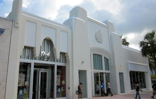 Miami Beach Shoppers Camp Out on Lincoln Road for $1,999 Foldable iPhone