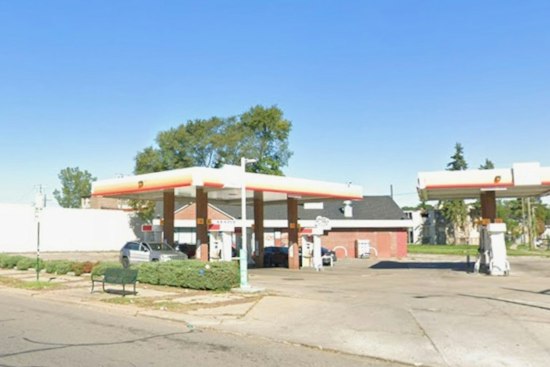 Kristi Rogers Hands Out $10 Gas Cards at Detroit Station Amid Price Fury