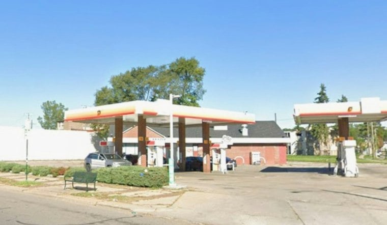 Kristi Rogers Hands Out $10 Gas Cards at Detroit Station Amid Price Fury