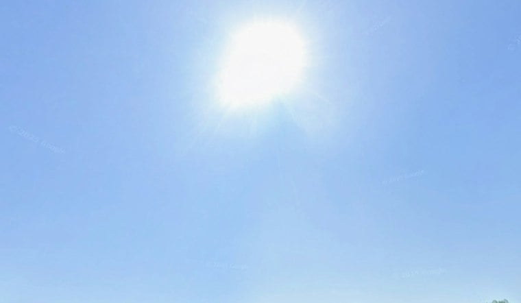 Mile High Sizzle: Denver’s Summerlike Weekend Breaks With Midweek Showers