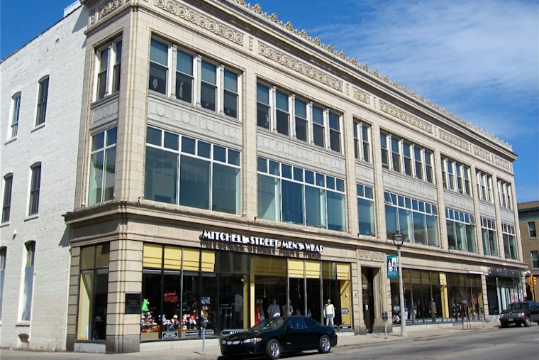 Milwaukee's First Accessible Theater Hosts Cold War Comedy Classic This Month