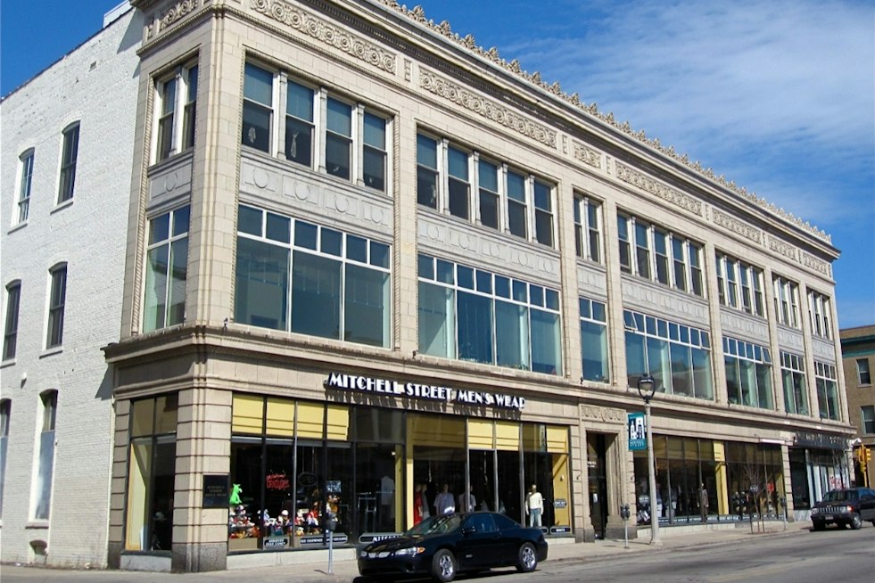 Milwaukee's First Accessible Theater Hosts Cold War Comedy Classic This Month