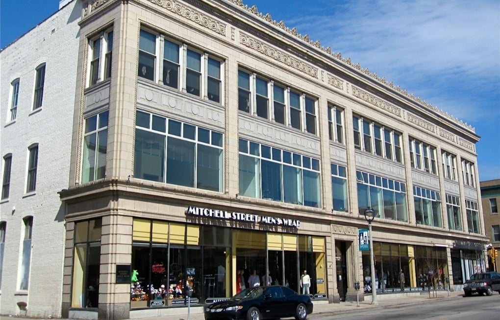 Milwaukee's First Accessible Theater Hosts Cold War Comedy Classic This Month