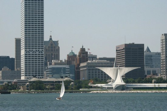 Milwaukee Wakes Up in Thick Fog Before Lakefront Warms for Sunny Weekend