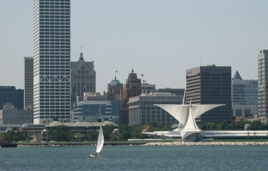 Milwaukee Wakes Up in Thick Fog Before Lakefront Warms for Sunny Weekend