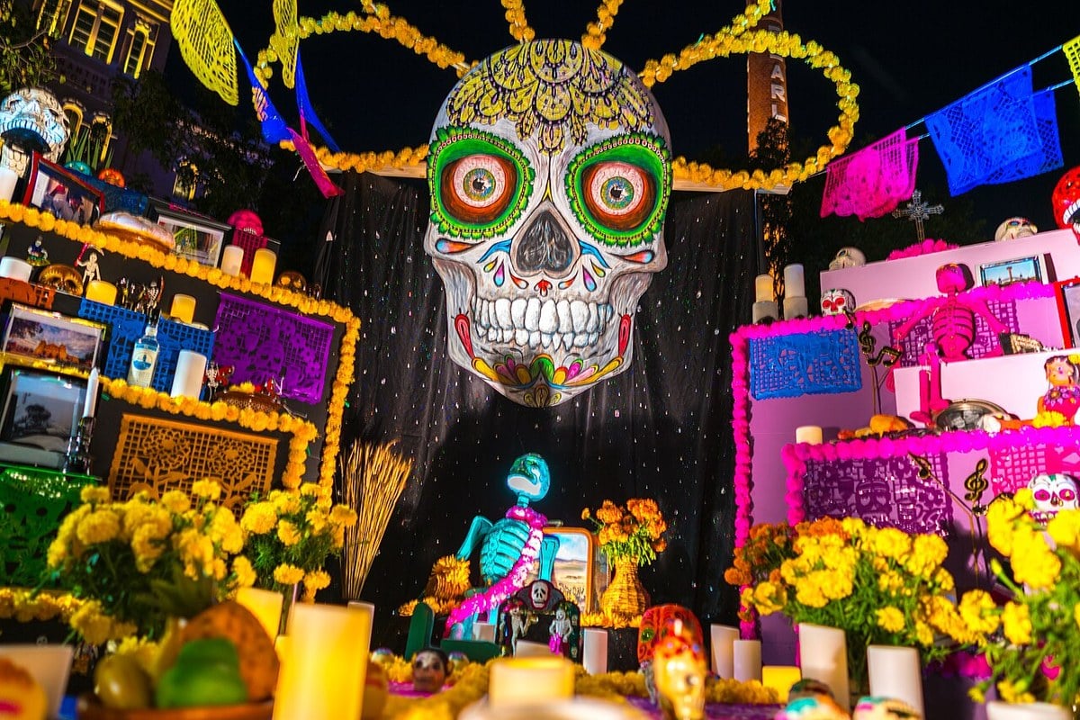 Mission Marquee Plaza Hosts Free Día de los Muertos Bash With Procession, Film