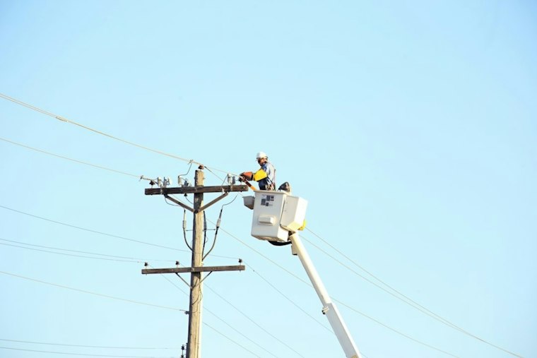 Molokaʻi Braces for Six-Day Blackout as Hawaiian Electric Hardens Grid
