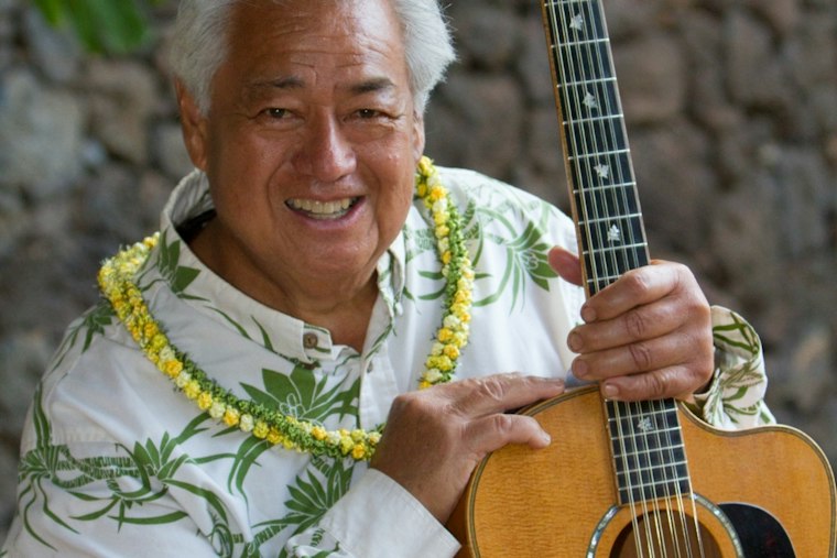 Molokai Group With No Resident Vets Throws Concert to Save Strays