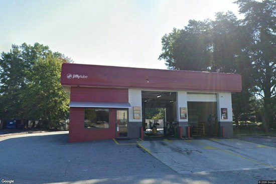 Mom Hands Off 6-Month-Old at Mableton Jiffy Lube, Tells Staff to Call Police