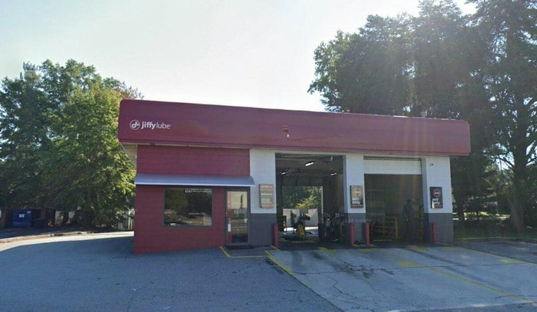 Mom Hands Off 6-Month-Old at Mableton Jiffy Lube, Tells Staff to Call Police
