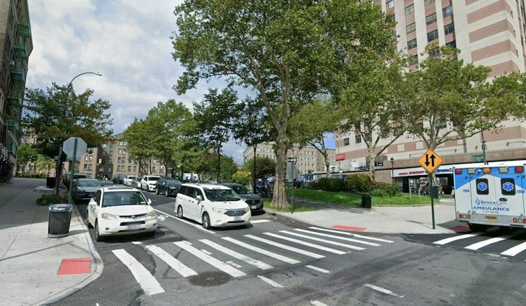Moped Bandit Stabs Bronx Man, 30, in Leg During NYC Jewelry-Snatching Spree