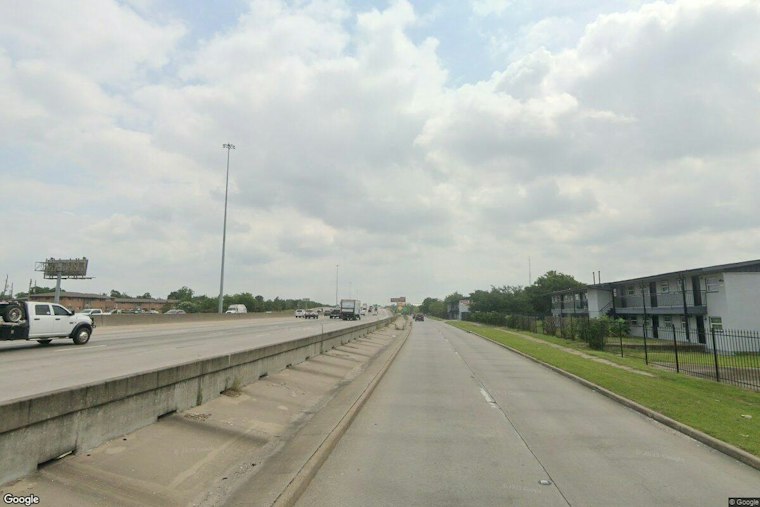 Motorcyclist, 41, Dies After Losing Control on South Loop East Feeder Road