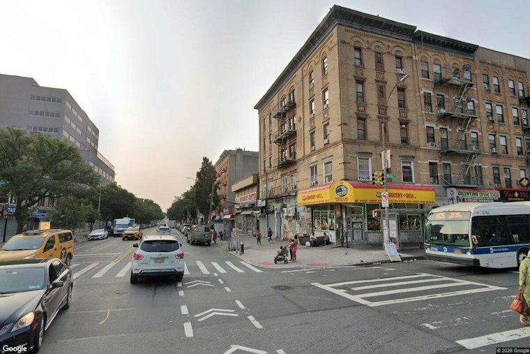 Mott Haven Food Line Draws 200, but Parks Dept Keeps Trying to Shut It Down