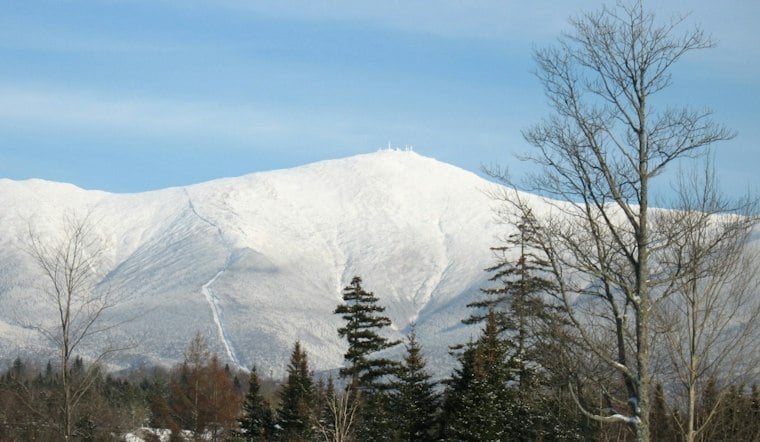 Mount Washington Gets First Snowflakes of the Season, Auto Road Still Open to Cars