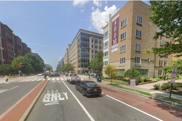 Navy Yard Shooting Leaves Woman Wounded, Police Hunt Driver In Dark Chevy