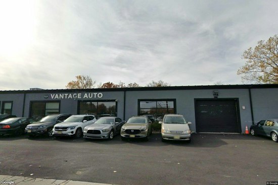 Nearly 70 Mercedes Roadsters Mob Alpine, NJ, as Millennials Chase Childhood Dream Cars