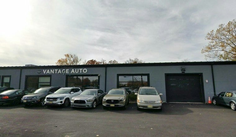 Nearly 70 Mercedes Roadsters Mob Alpine, NJ, as Millennials Chase Childhood Dream Cars