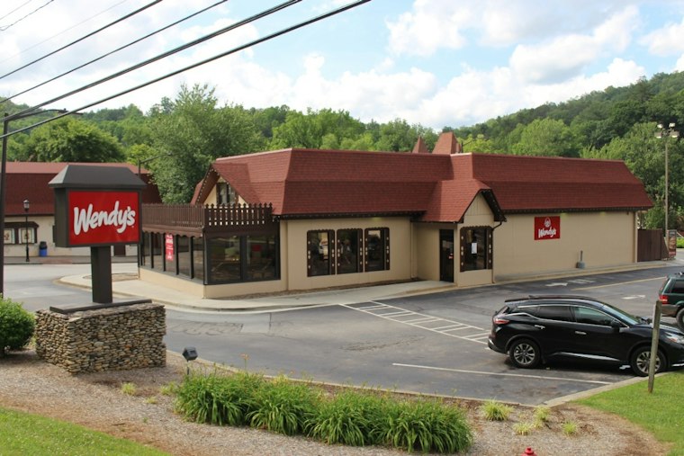 Nelson Peltz's Trian Offers $1.4 Billion to Take Wendy's Private