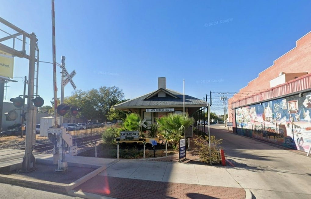 New Braunfels Railroad Museum Reopens 1922 Pullman Car as Rentable 1920s Parlor