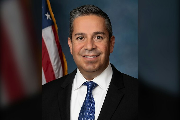 New Mexico Courts 2028 Democratic Hopefuls With Pig Roast and Primary Pitch
