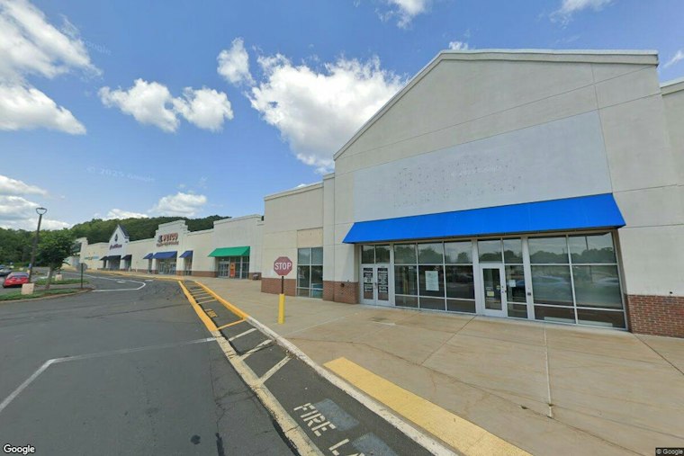 Newington's Kingdom Buffet Piles On Crab Legs And Sushi, Now Wants Beer And Wine