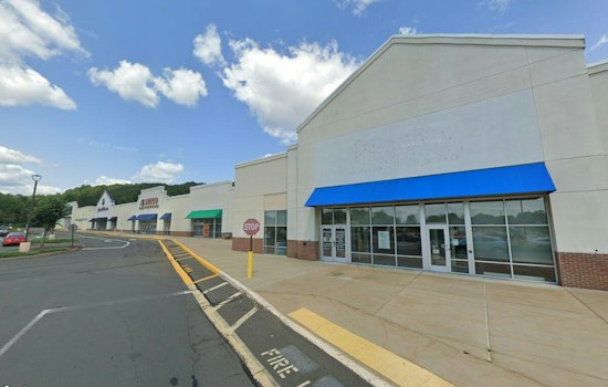Newington's Kingdom Buffet Piles On Crab Legs And Sushi, Now Wants Beer And Wine