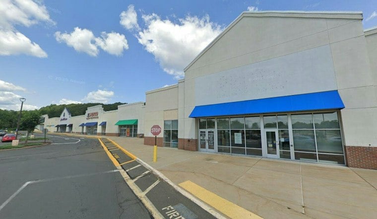 Newington's Kingdom Buffet Piles On Crab Legs And Sushi, Now Wants Beer And Wine