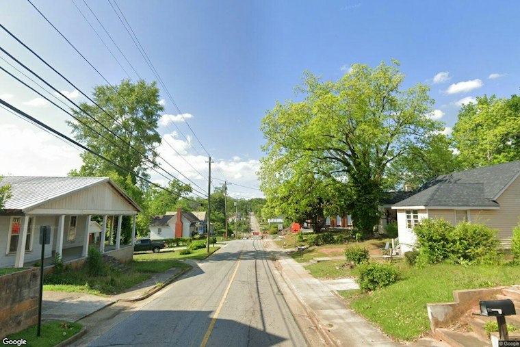 Newnan Toddler Hit by Car After Wandering From Yard Onto Pinson Street